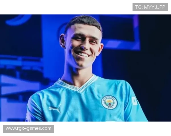 福登暖心回应球迷 合影签名尽显亲和力